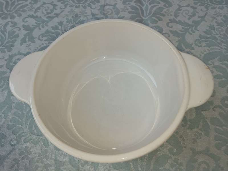 A VINTAGE CORNING WARE FRANCE NUMBER 23 SERVING PORCELAIN BOWL