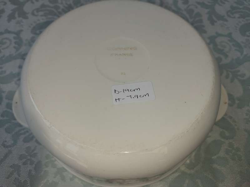 A VINTAGE CORNING WARE FRANCE NUMBER 23 SERVING PORCELAIN BOWL