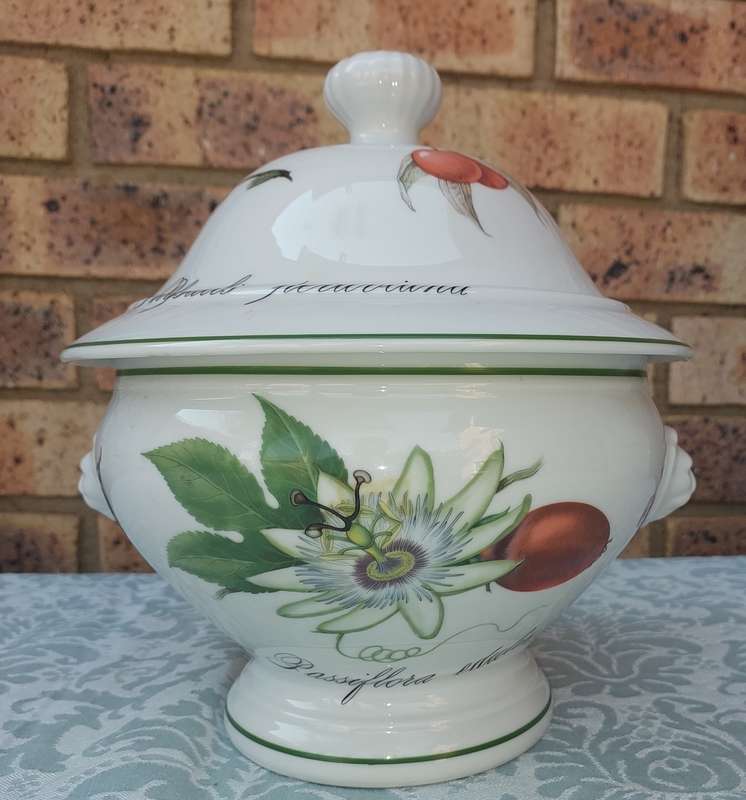 A VINTAGE  NOS ELYSIAN GARDEN APILCO SOUP TUREEN WITH LID