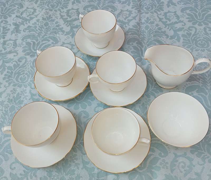 A VINTAGE 12-PIECE TEA SET BONE CHINA E969 QUEEN ANNE