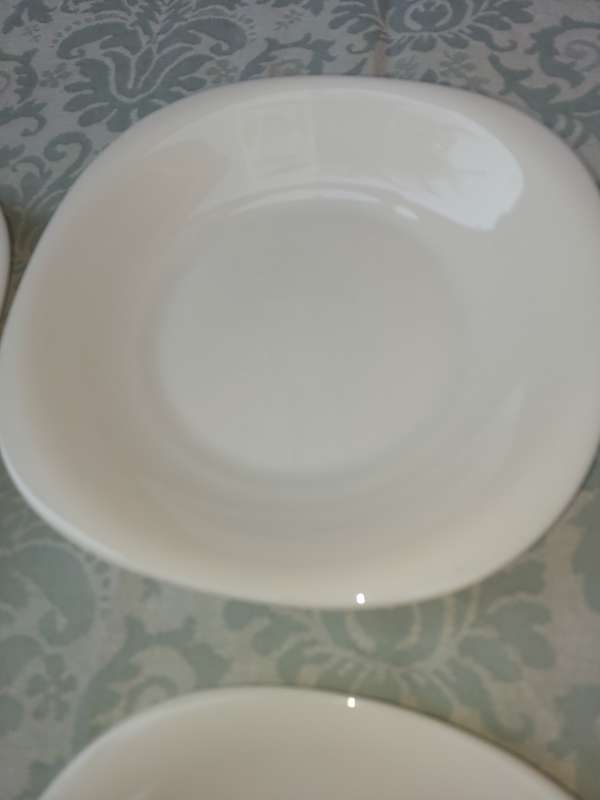 A SIX-PIECE PURE WHITE GLASS SOUP BOWL AND BASE PLATES