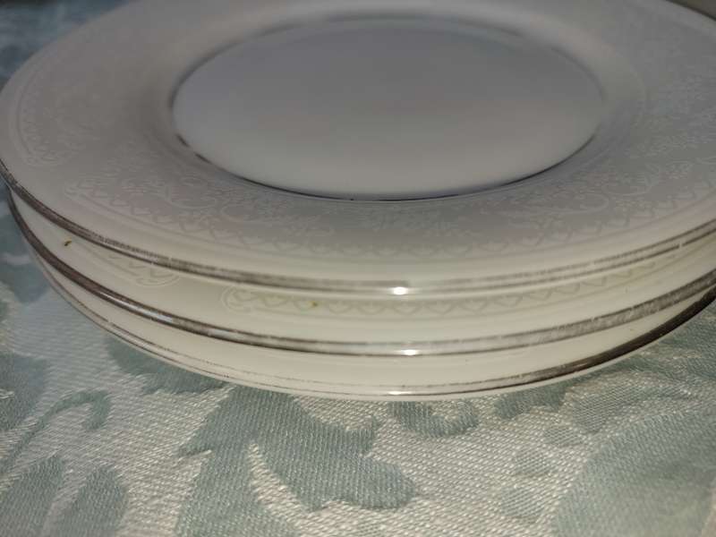 A VINTAGE 4 PIECE EETRITE FINE CHINA BRIDAL 8605 SET
