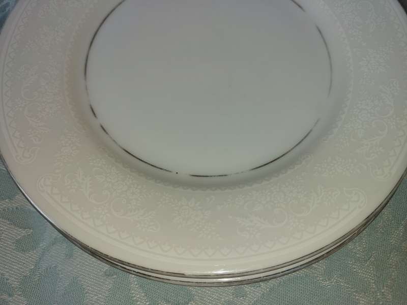 A VINTAGE 4 PIECE EETRITE FINE CHINA BRIDAL 8605 SET
