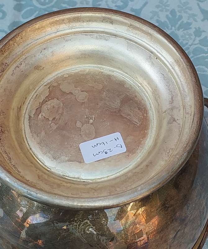 AN ANTIQUE EPNS SOUP TUREEN WITH THE LID AND LADEL