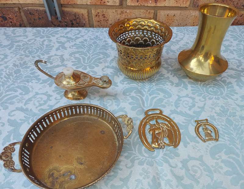 A COLLECTION OF ART DECOR BRASS UTENSILS AND FIGURINES
