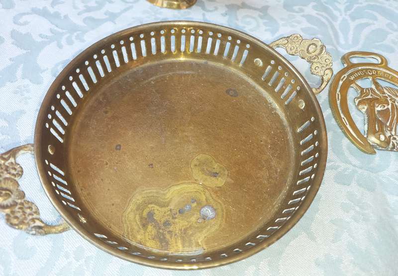 A COLLECTION OF ART DECOR BRASS UTENSILS AND FIGURINES