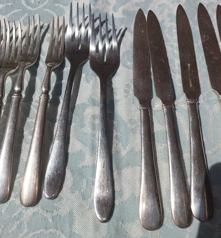 A COLLECTION OF S/S CUTLERY SOLD AS IS