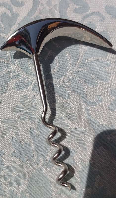 A COLLECTION OF CUTLERY SOLD AS IS