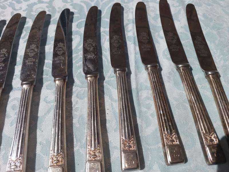 A 31 PIECE JOBLOT CUTLERY SOLD AS IS