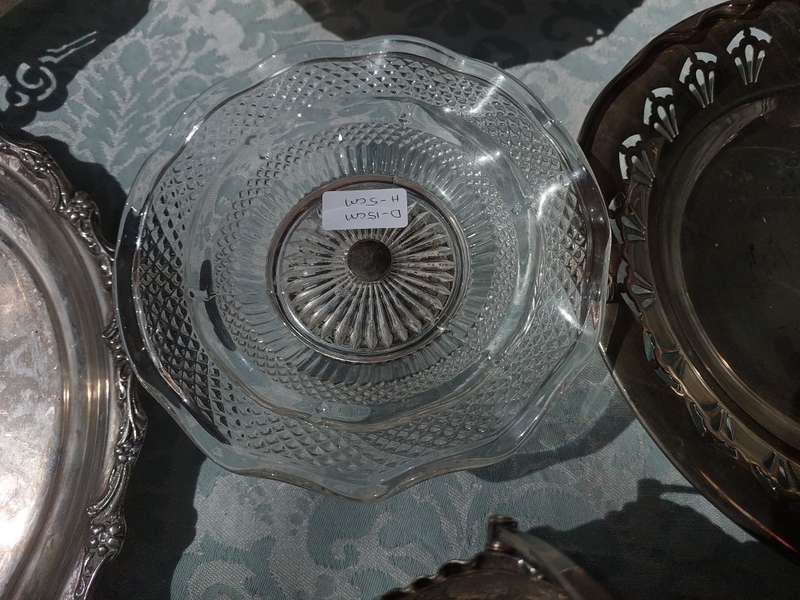 AN ANTIQUE JOBLOT SLIVER PLATED AND EPNS SERVING UTENSILS