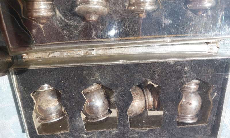 A VINTAGE JOBLOT COLLECTION OF SALT AND PEPPER DISPENSERS