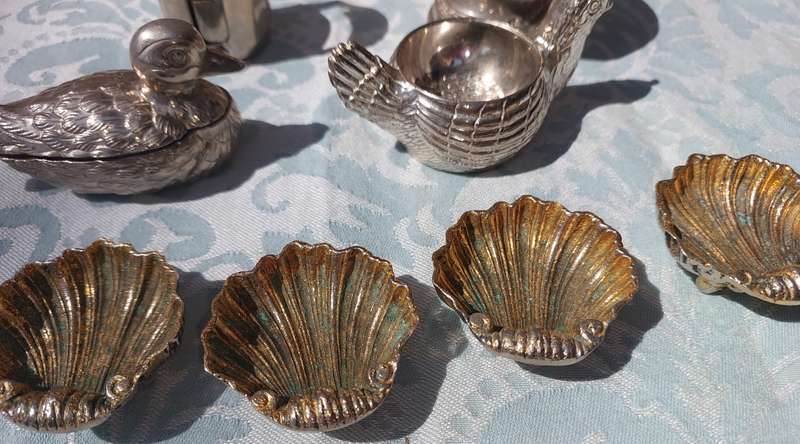 AN ANTIQUE COLLECTION KITCHEN UTENSILS SOLD AS IS