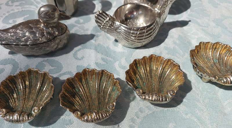 AN ANTIQUE COLLECTION KITCHEN UTENSILS SOLD AS IS