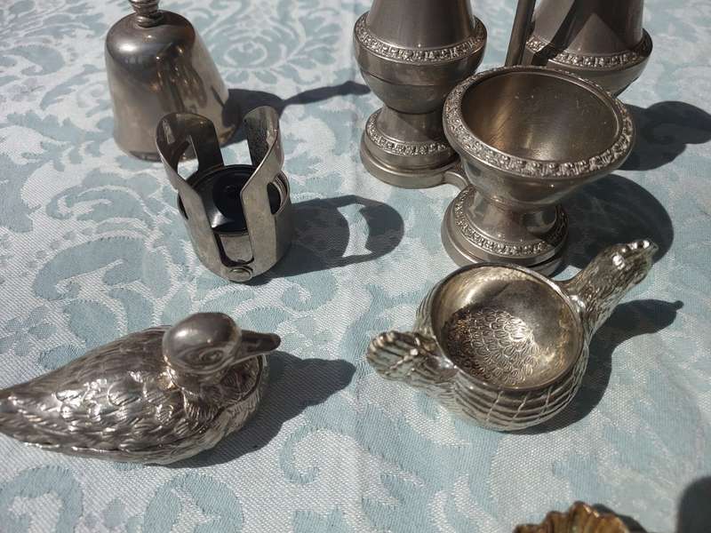AN ANTIQUE COLLECTION KITCHEN UTENSILS SOLD AS IS
