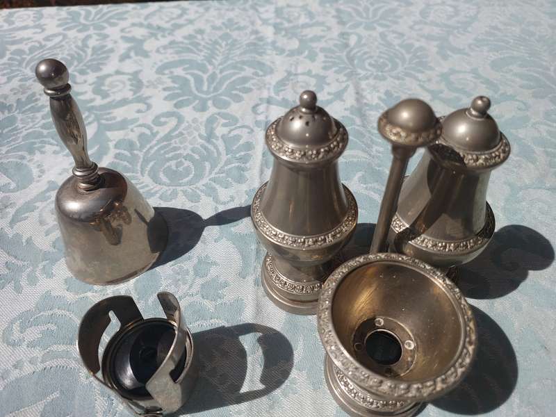 AN ANTIQUE COLLECTION KITCHEN UTENSILS SOLD AS IS