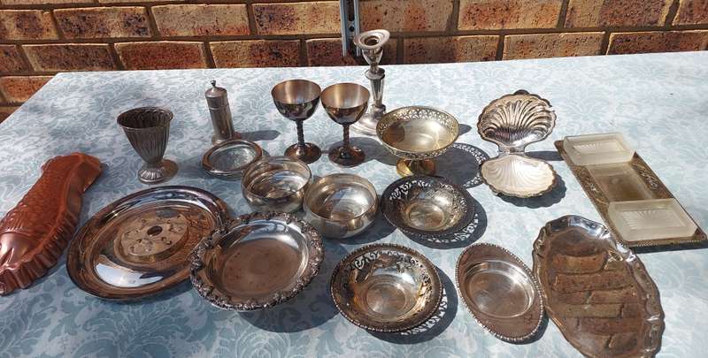 A BULK COLLECTION VINTAGE AND ANTIQUE KITCHENALIA