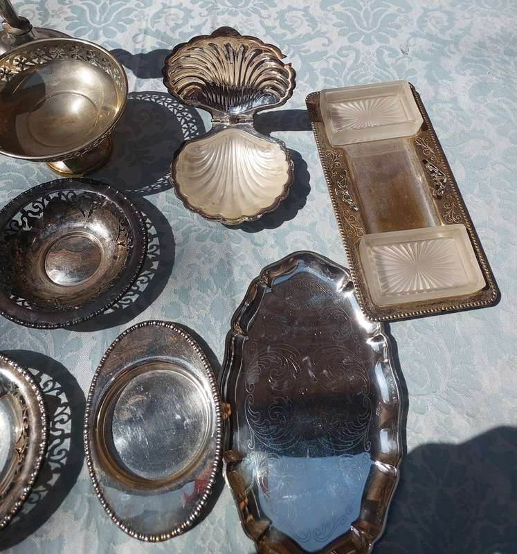 A BULK COLLECTION VINTAGE AND ANTIQUE KITCHENALIA
