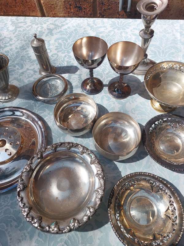 A BULK COLLECTION VINTAGE AND ANTIQUE KITCHENALIA