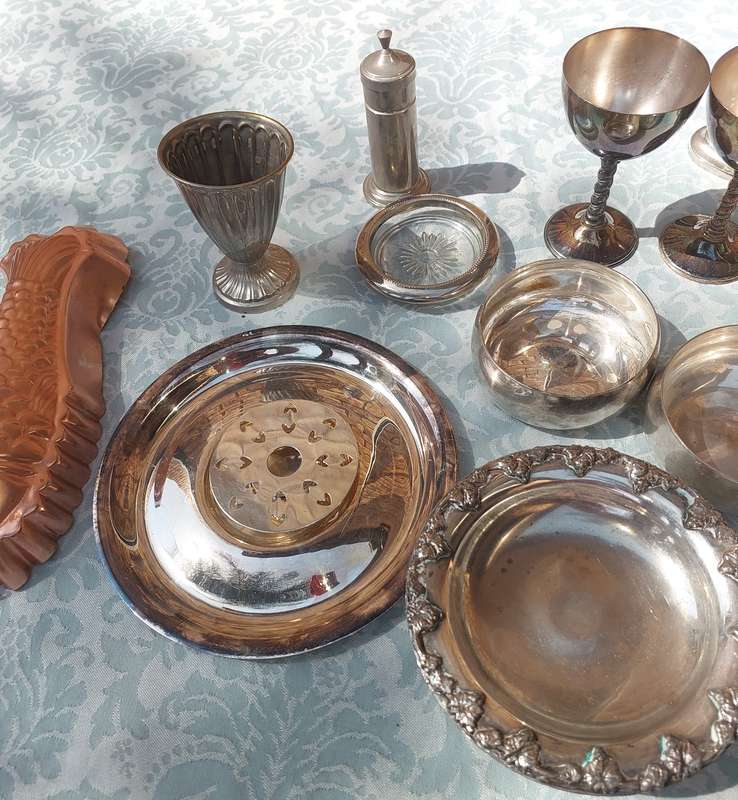 A BULK COLLECTION VINTAGE AND ANTIQUE KITCHENALIA
