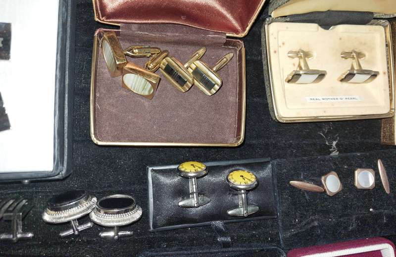 A RETIRED EXECUTIVES CUFFLINKS