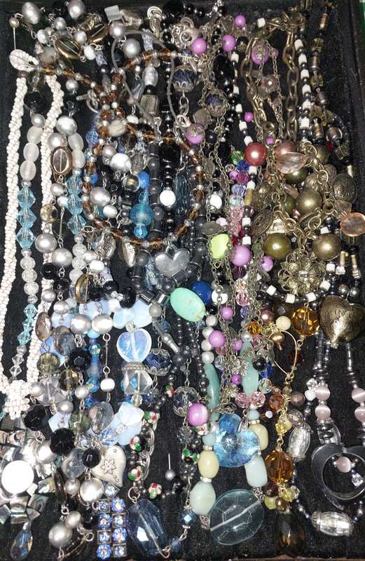 A BULK COLLECTION OF COSTUME NECKLACES