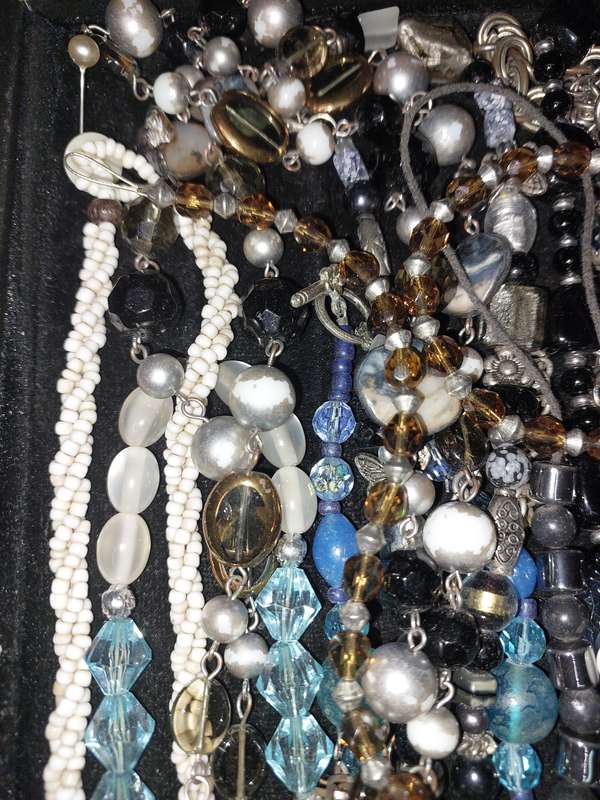 A BULK COLLECTION OF COSTUME NECKLACES
