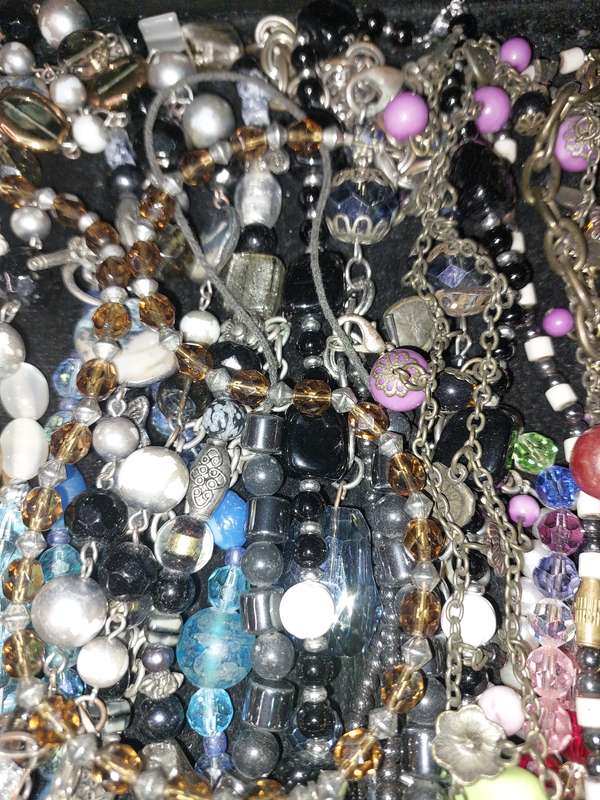A BULK COLLECTION OF COSTUME NECKLACES