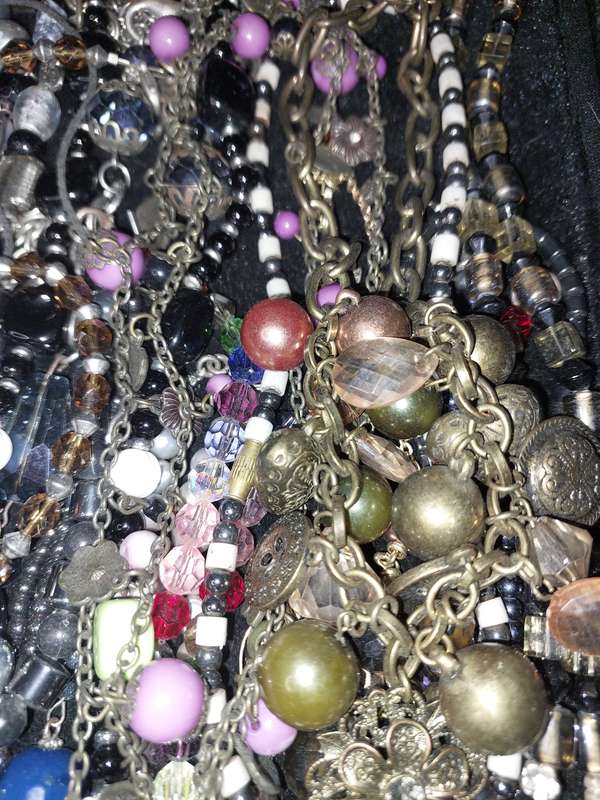 A BULK COLLECTION OF COSTUME NECKLACES