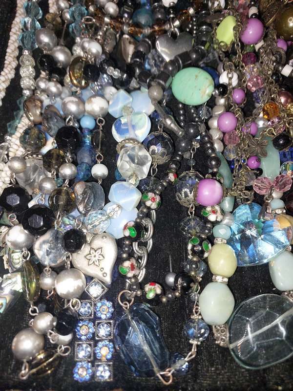 A BULK COLLECTION OF COSTUME NECKLACES