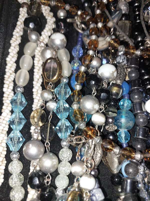 A BULK COLLECTION OF COSTUME NECKLACES