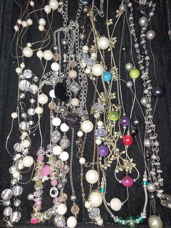 A BULK COLLECTION OF COSTUME NECKLACES