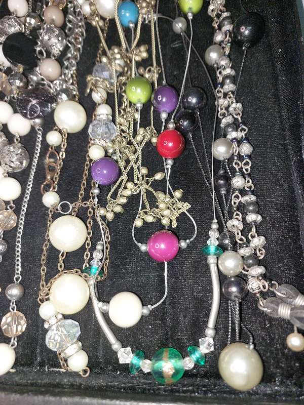 A BULK COLLECTION OF COSTUME NECKLACES