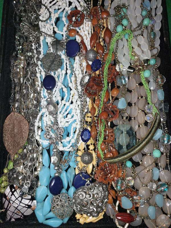 A BULK COLLECTION OF COSTUME NECKLACES