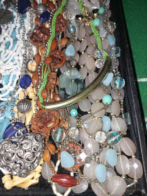 A BULK COLLECTION OF COSTUME NECKLACES
