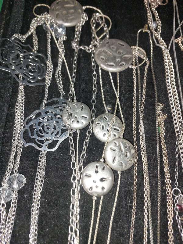 A COLLECTION OF FASHION COSTUME NECKLACES