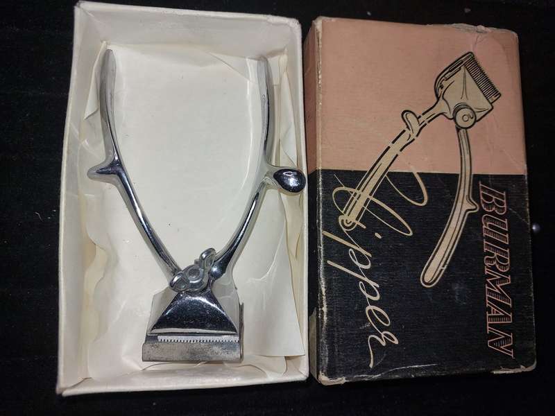A VINTAGE SET OF VANITY TOOLS SOLD AS IS