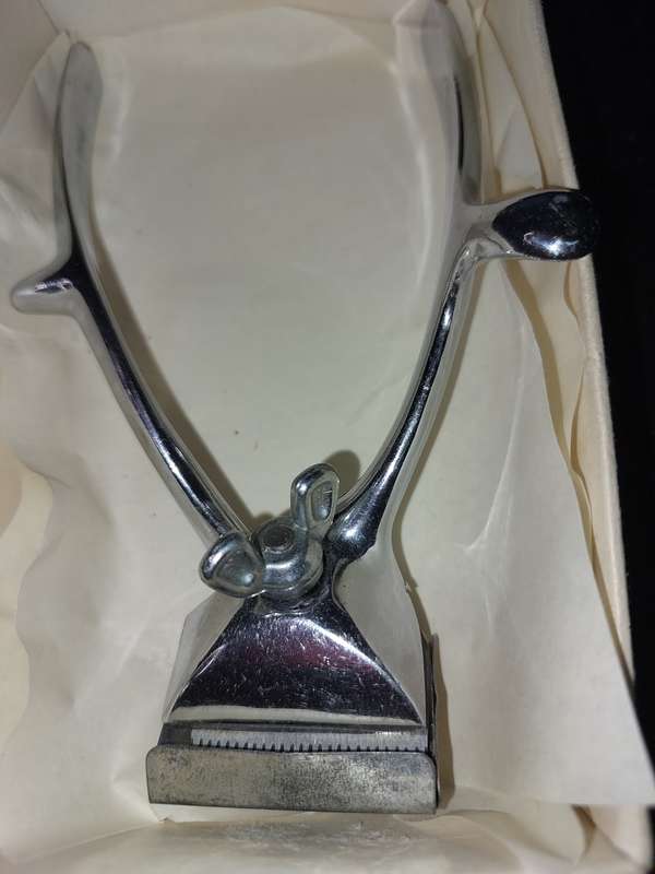 A VINTAGE SET OF VANITY TOOLS SOLD AS IS
