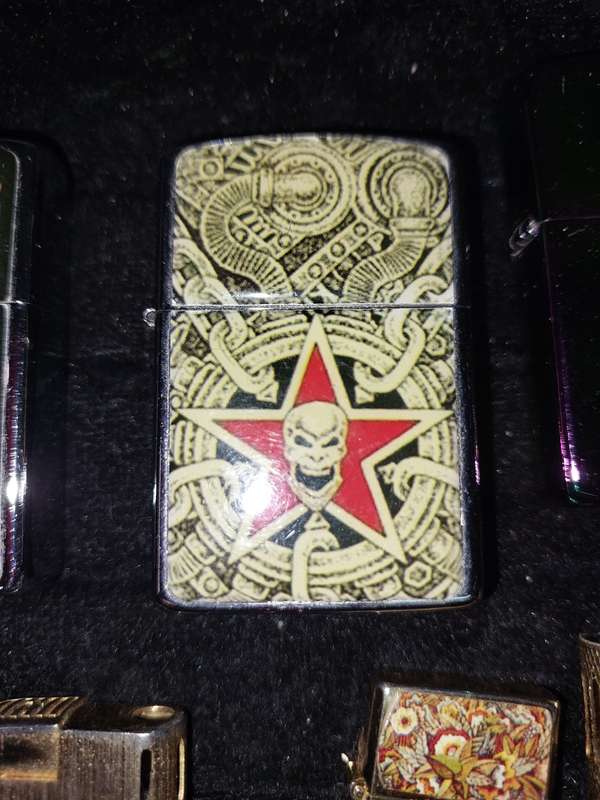 A VINTAGE AND ANTIQUE COLLECTION OF CIGARETTE LIGHTERS