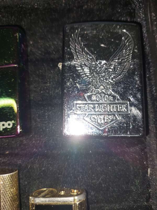 A VINTAGE AND ANTIQUE COLLECTION OF CIGARETTE LIGHTERS