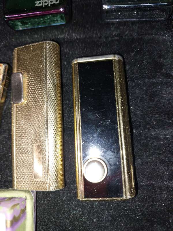 A VINTAGE AND ANTIQUE COLLECTION OF CIGARETTE LIGHTERS