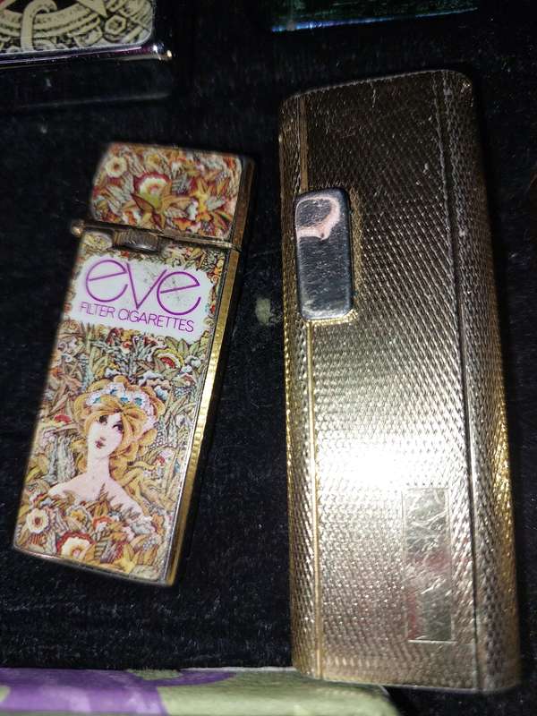 A VINTAGE AND ANTIQUE COLLECTION OF CIGARETTE LIGHTERS