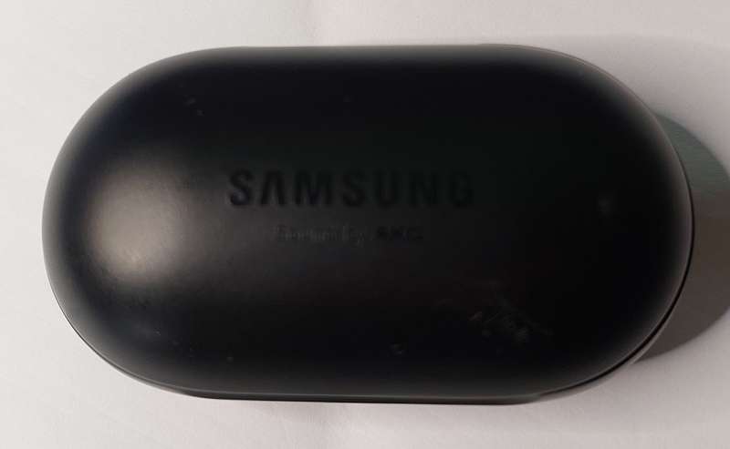 A SAMSUNG EARPHONE CHARGER