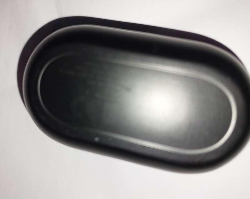 A SAMSUNG EARPHONE CHARGER