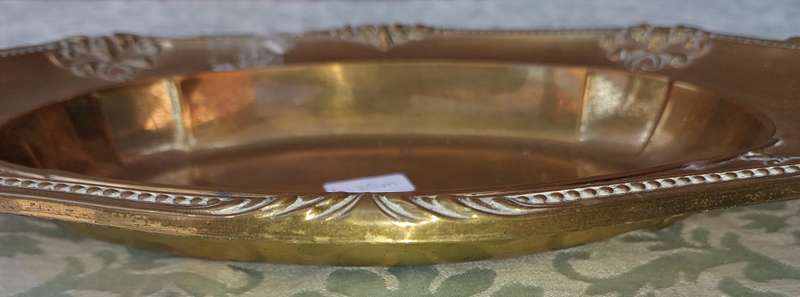 AN ANTIQUE VICTORIAN BRASS SERVING TRAY