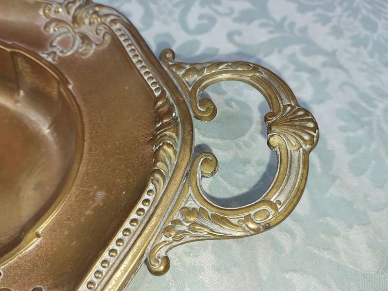 AN ANTIQUE VICTORIAN BRASS SERVING TRAY