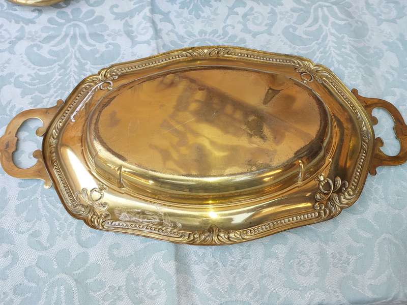 AN ANTIQUE VICTORIAN BRASS SERVING TRAY