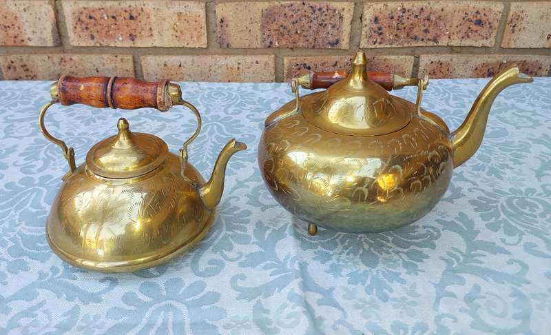 A SET OF BRASS ART DECOR KETTLES WITH AN ASIAN DESIGN