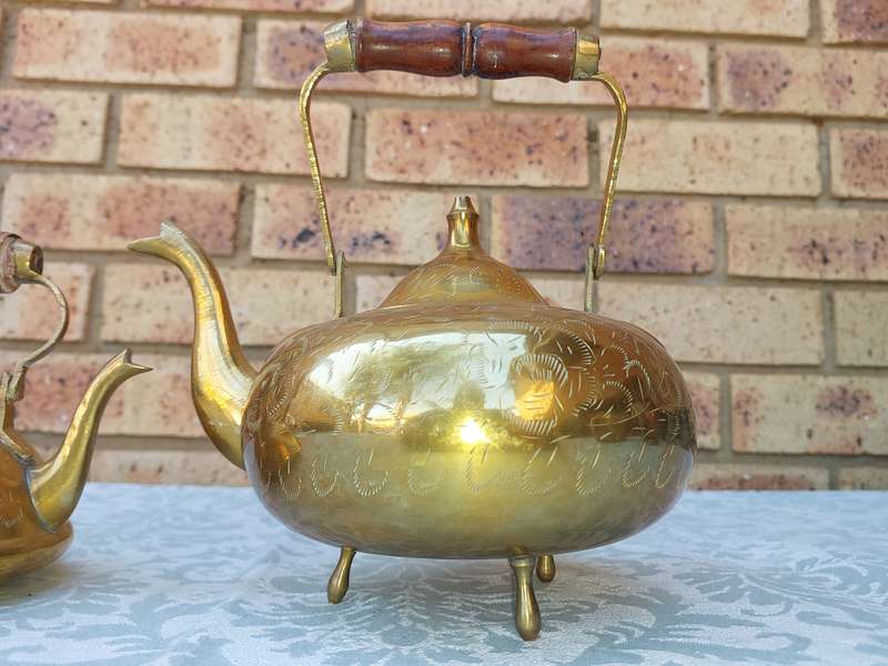 A SET OF BRASS ART DECOR KETTLES WITH AN ASIAN DESIGN