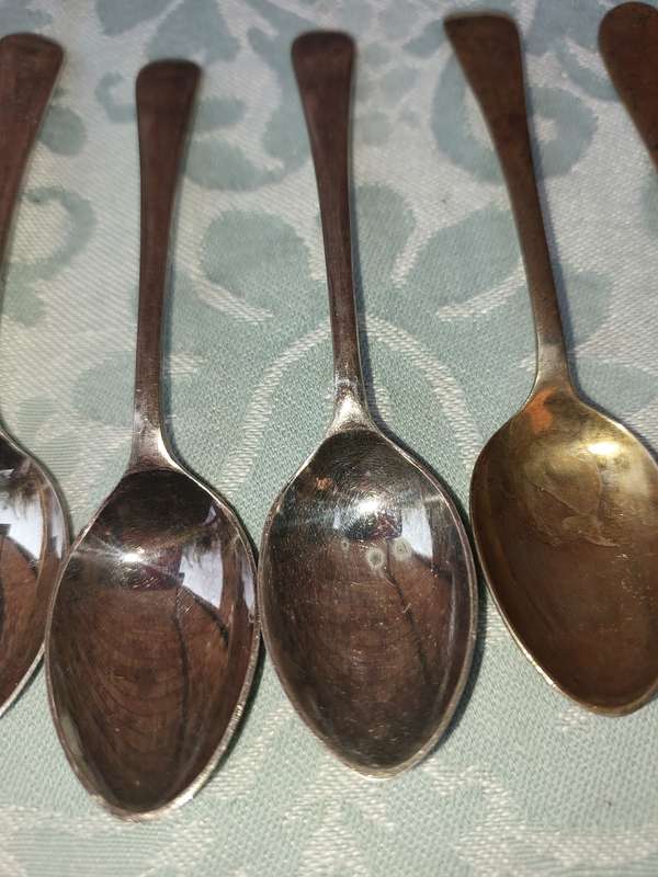 A VINTAGE COLLECTION OF TEASPOONS SOLD AS IS