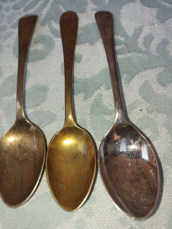 A VINTAGE COLLECTION OF TEASPOONS SOLD AS IS